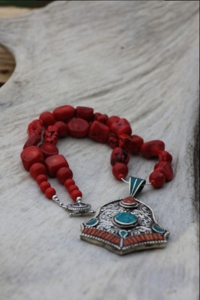 Red coral/turquoise